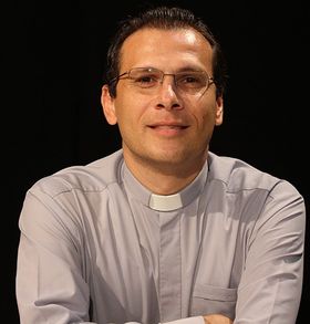 Rev. Dr. Munther Isaac (القس الدكتور منذر اسحق)